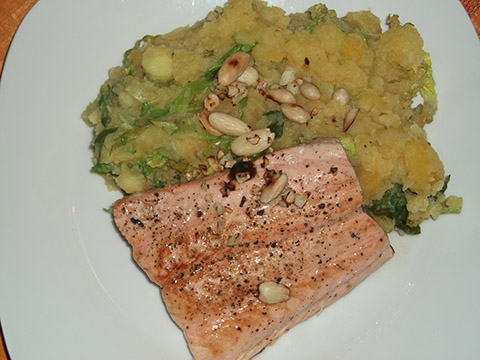 Steckruebeneintopf mit Lachs